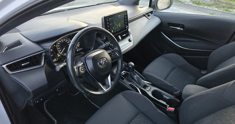 Toyota Corolla cena 69700 przebieg: 69000, rok produkcji 2020 z Pobiedziska małe 379